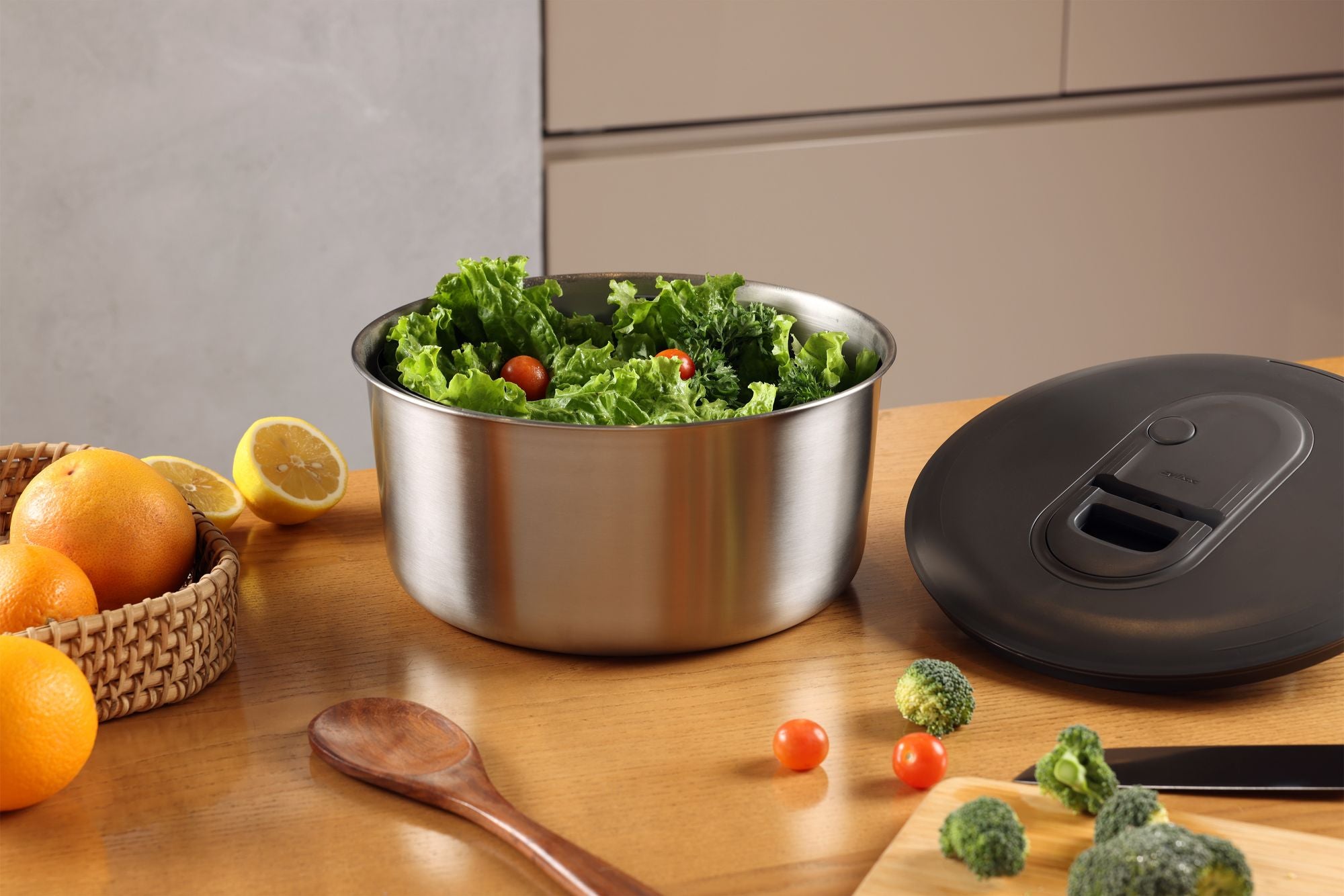 Zyliss Easy Spin Stainless Steel Salad Spinner Large With Foldable Handle- Brake System/ Pouring Spout
