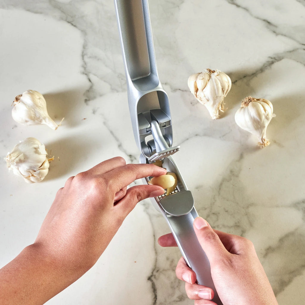 Zyliss Susi 4 Garlic Press- Lightweight Handling/ Multiple Garlic Cloves Pressing 13730
