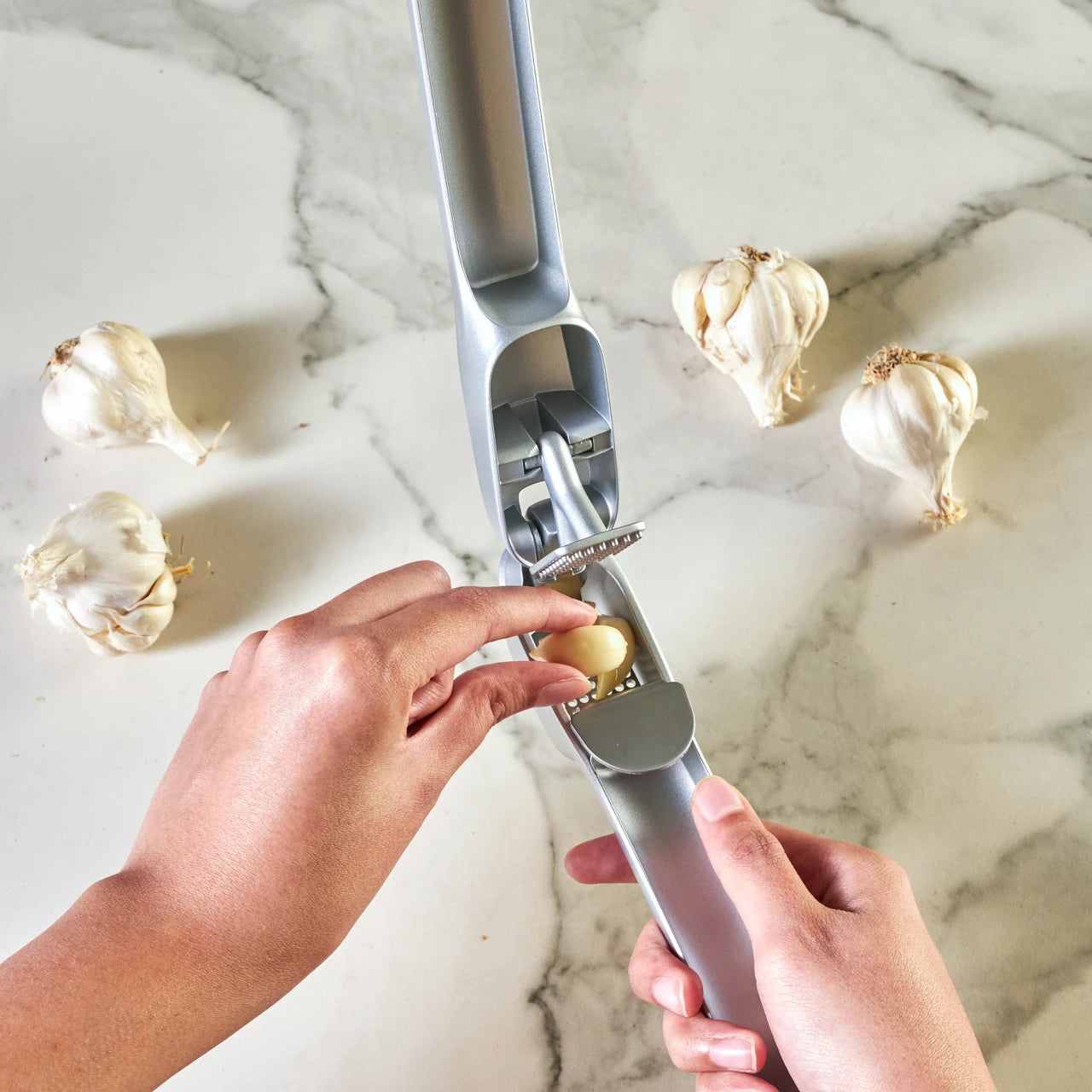 Zyliss Susi 4 Garlic Press- Lightweight Handling/ Multiple Garlic Cloves Pressing 13730