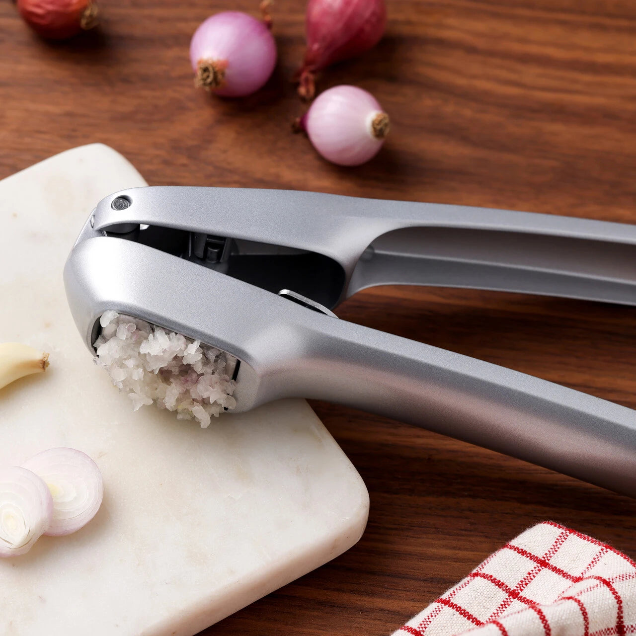 Zyliss Susi 4 Garlic Press- Lightweight Handling/ Multiple Garlic Cloves Pressing 13730