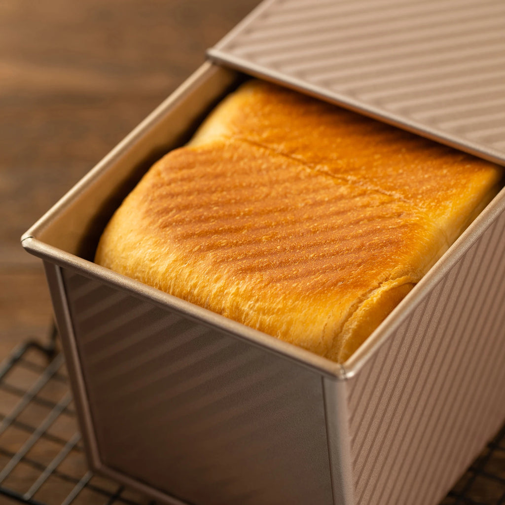 Chefmade 34cm Bread Corrugated Loaf Pan With Cover 1Kg- Ideal For Full- Sized Bread/ Brioche/ Fruit Lovers