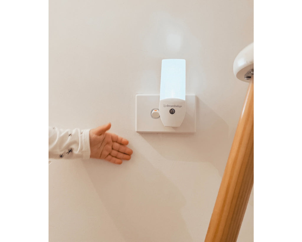 DreamBaby Auto-Sensor LED Night Light- Kids Safety/ Prevents Trip In The Dark F818