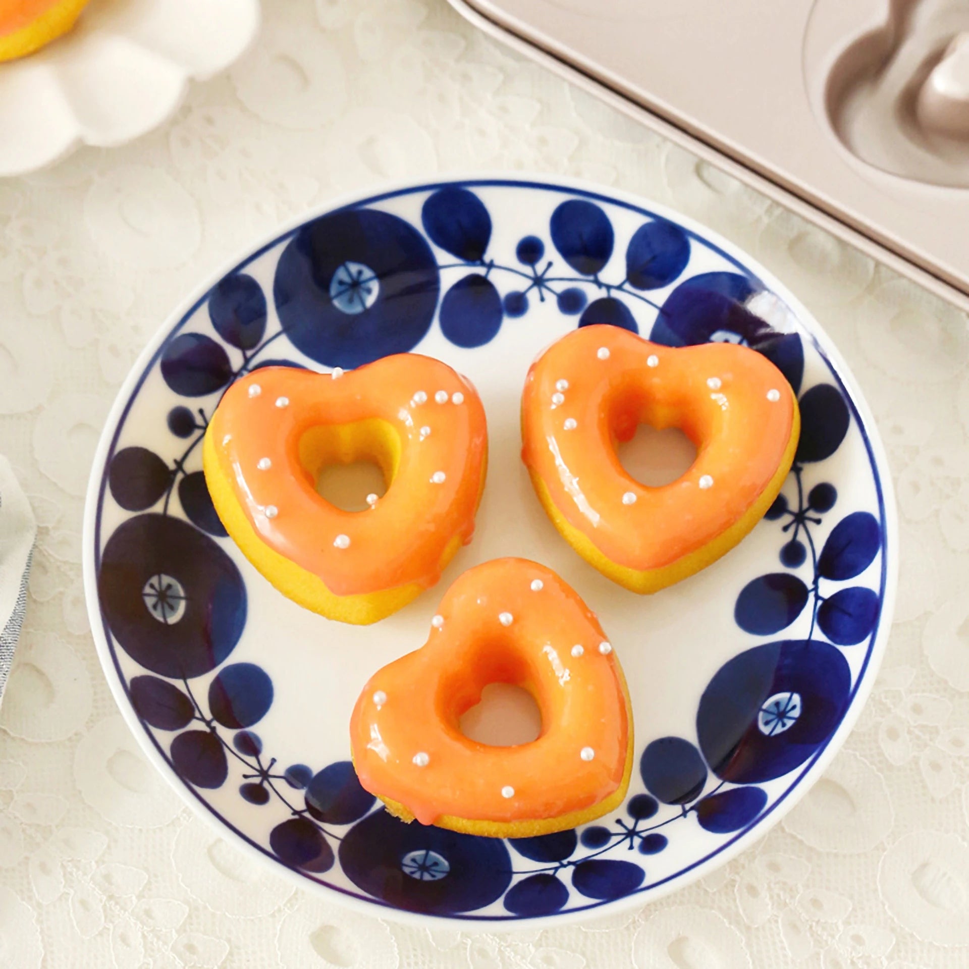 Chefmade 6 Cup Heart Pan Donut & Mini Cake Pan Bakeware – Non Stick/ Bakery Quality Treats/ Perfect For Occasions/ Gifting