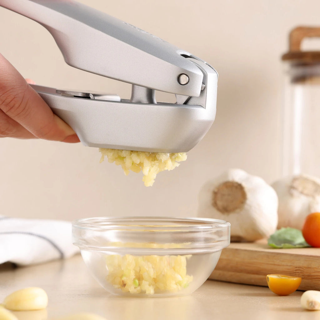 Zyliss Susi 4 Garlic Press- Lightweight Handling/ Multiple Garlic Cloves Pressing 13730