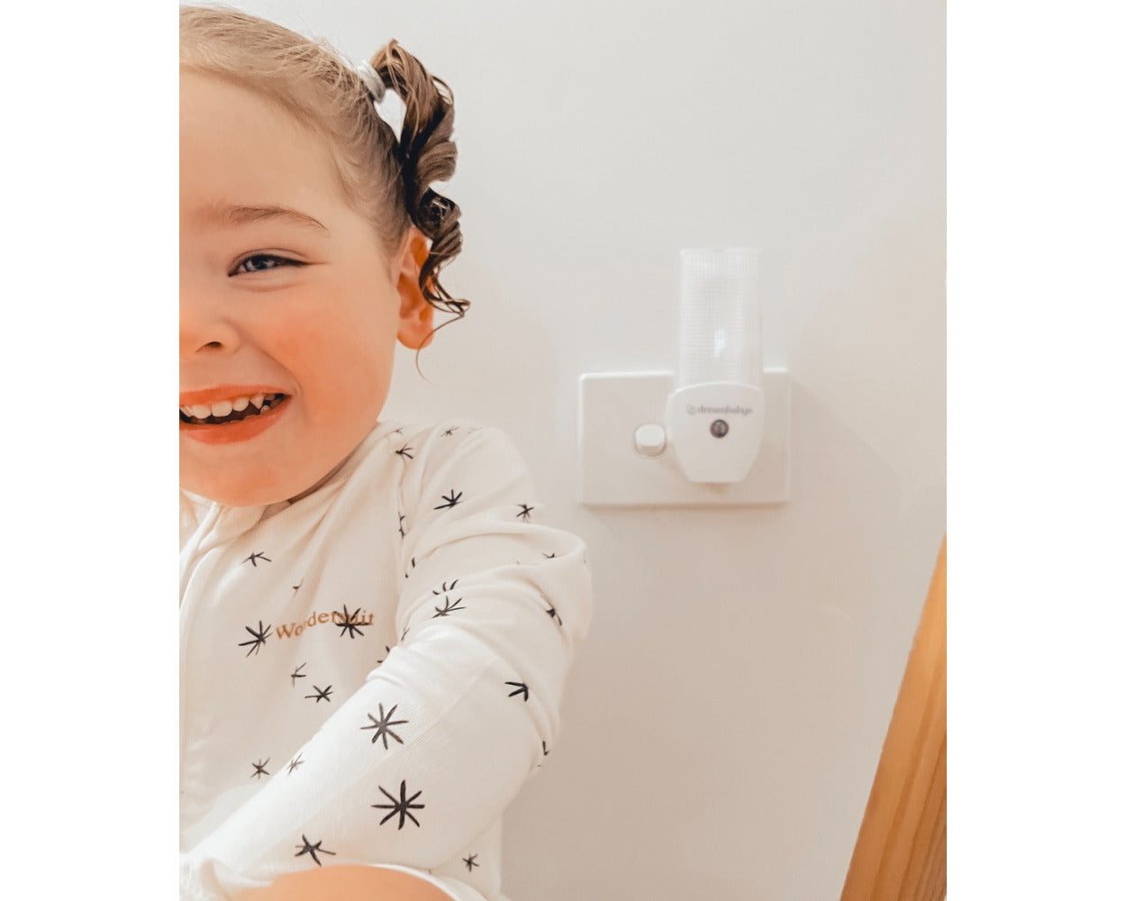 DreamBaby Auto-Sensor LED Night Light- Kids Safety/ Prevents Trip In The Dark F818