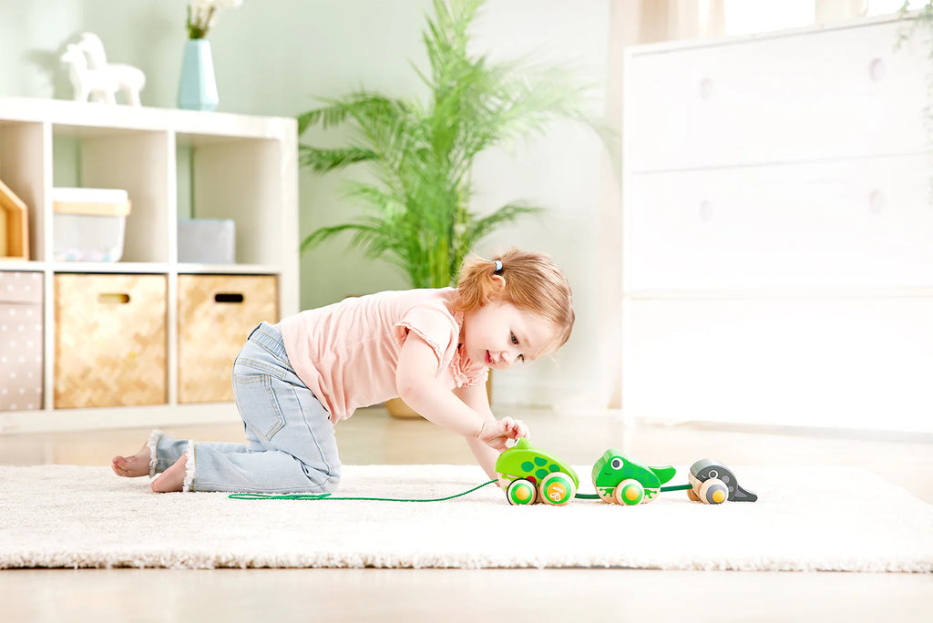 Hape Pull- Along Toy Frog Family Kids Pretend Play- Development Skills/ Entertainment Fun HE0365